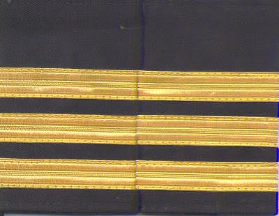 Set Of Two 3 Gold Bar Epaulettes With Black Background. ( 13 Mm Bar)