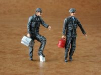 Warsaw Pact Mechanics Modern (2 Figures) 1/48 Kit