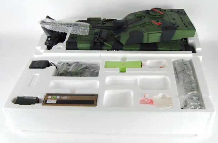 Remote 1:16 British Challenger 2 RC Tank - Pro Version - Heng Long Camo Body- Metal Tracks