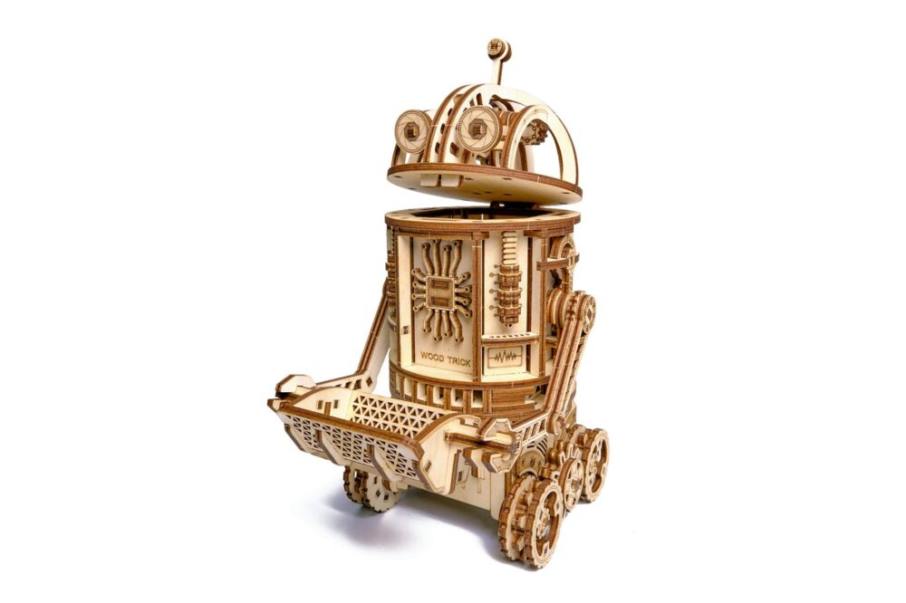 WoodTrick Space Junk Robot