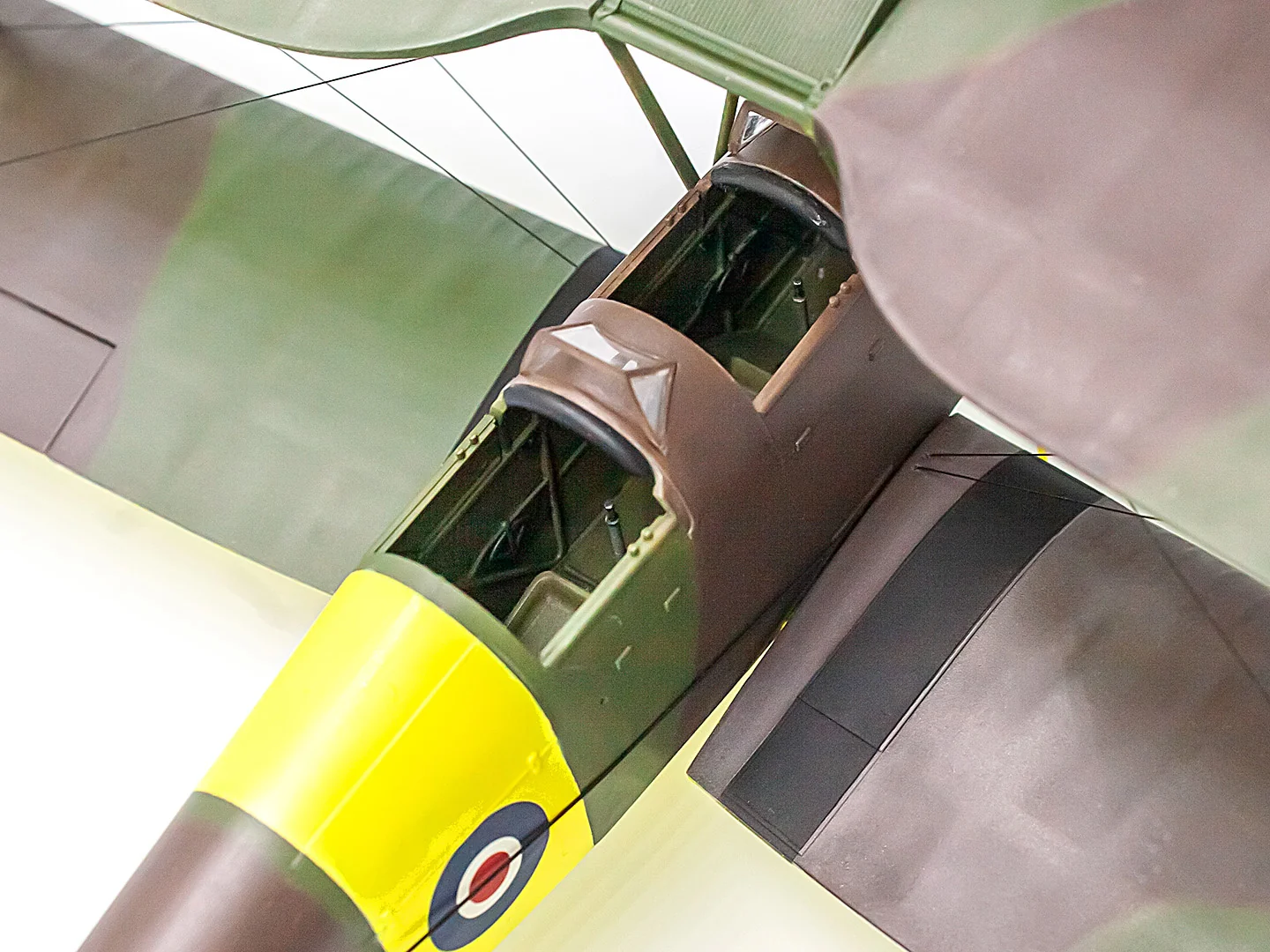ICM 1/32 DH. 82A Tiger Moth Aircraft with WWII RAF Cadets (4 Figures) - Image 6